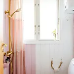 Σπίτι διακοπών Colourful Family House With Pastels And Garden *