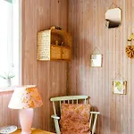 Colourful Family House With Pastels And Garden Σπίτι διακοπών *
