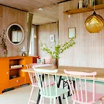 Colourful Family House With Pastels And Garden Σπίτι διακοπών Martofte