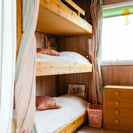 度假居 Colourful Family House With Pastels And Garden