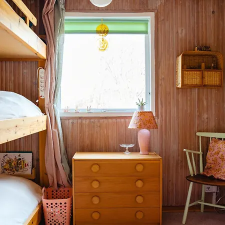 度假居 Colourful Family House With Pastels And Garden