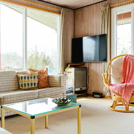 Colourful Family House With Pastels And Garden Ferienhaus Martofte