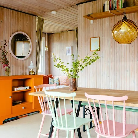 Colourful Family House With Pastels And Garden 度假居 Martofte