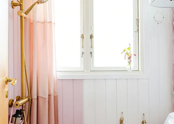 Ferienhaus Colourful Family House With Pastels And Garden *