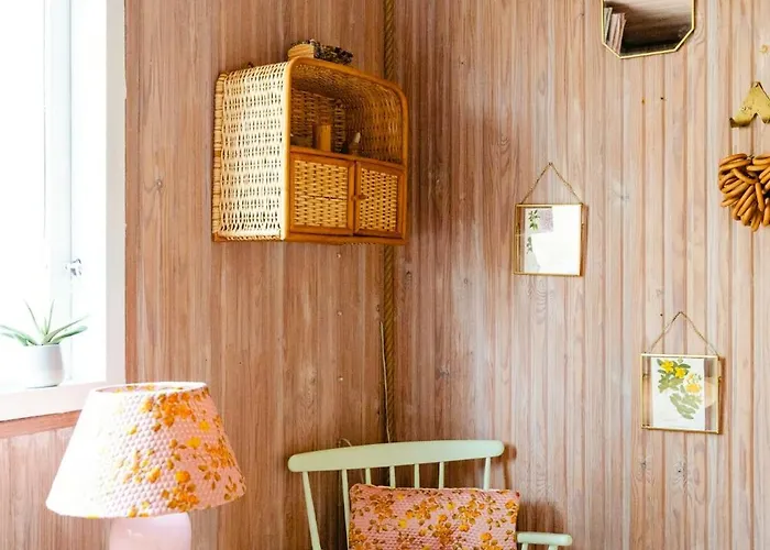 Colourful Family House With Pastels And Garden Ferienhaus *