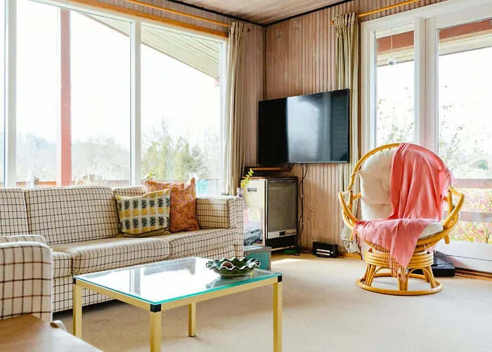 Colourful Family House With Pastels And Garden Ferienhaus Martofte