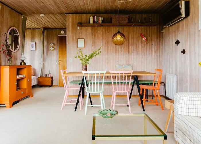 Nyaraló Colourful Family House With Pastels And Garden